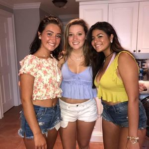 Meet your Posher, Lara